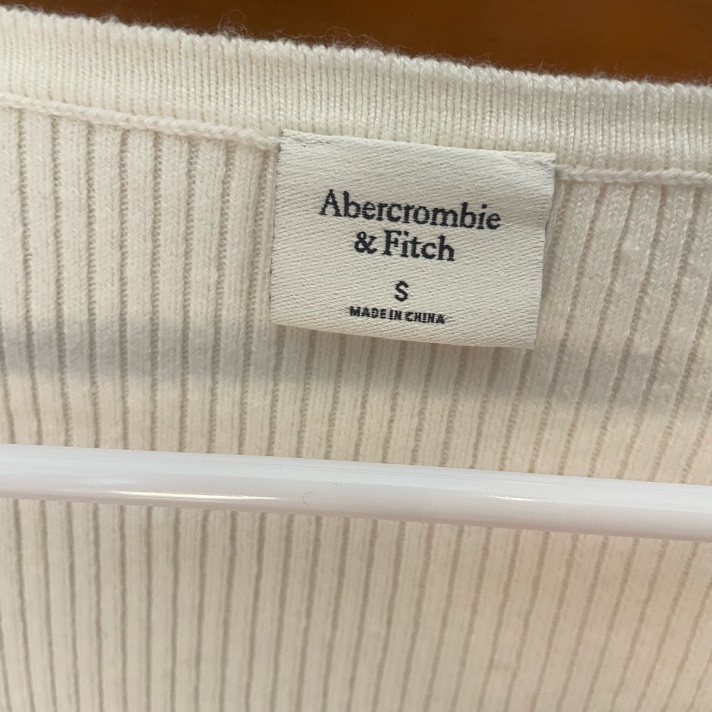 Abercrombie & Fitch Ribbed Cream Short Sleeve Zip-Front Bodysuit - Picture 3 of 4